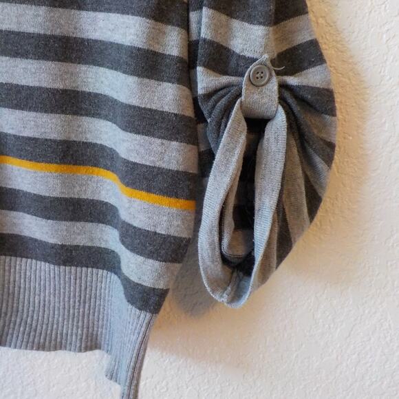Take Out Stripped Gray Crop Cardigan Knit Top Button Up Teens size XL Women M - Picture 4 of 6